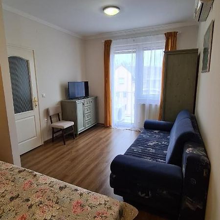 Gabi Apartman Hajduszoboszlo Bagian luar foto
