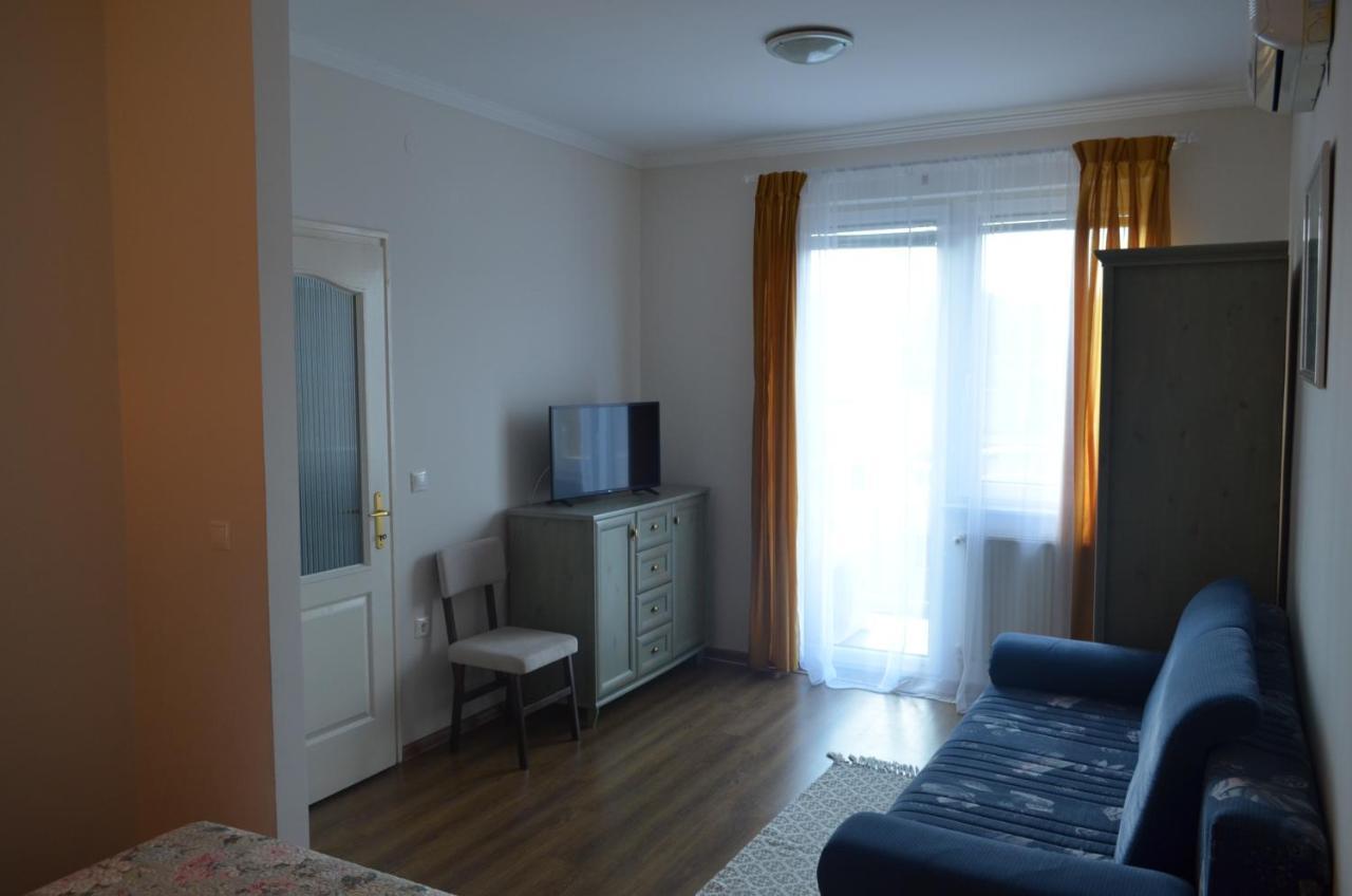 Gabi Apartman Hajduszoboszlo Bagian luar foto