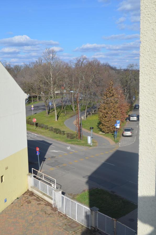 Gabi Apartman Hajduszoboszlo Bagian luar foto