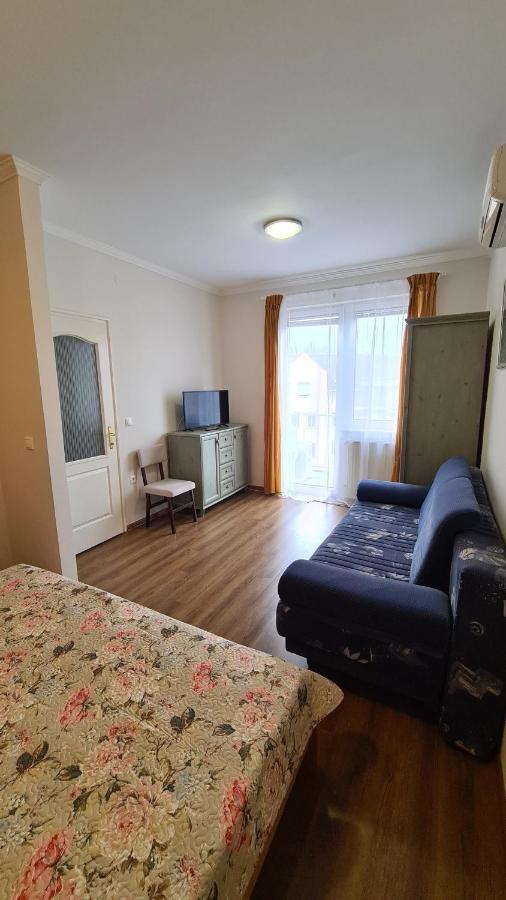 Gabi Apartman Hajduszoboszlo Bagian luar foto