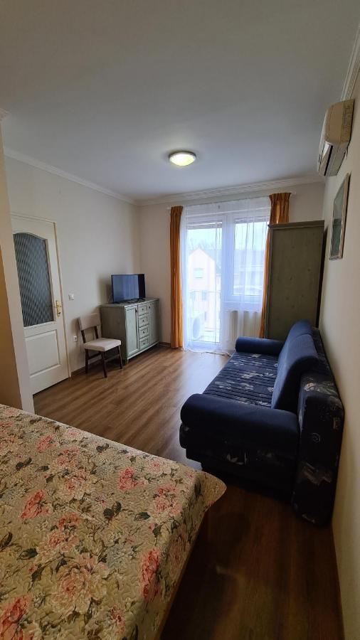 Gabi Apartman Hajduszoboszlo Bagian luar foto